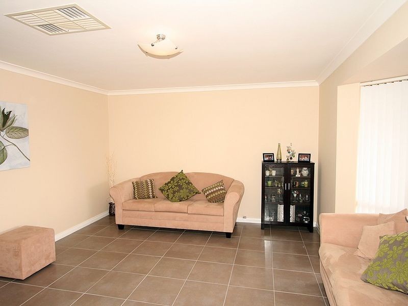 6 Lacebark Court, Halls Head WA 6210