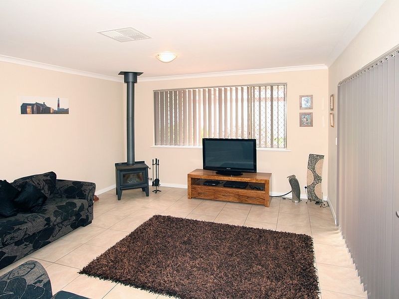 6 Lacebark Court, Halls Head WA 6210