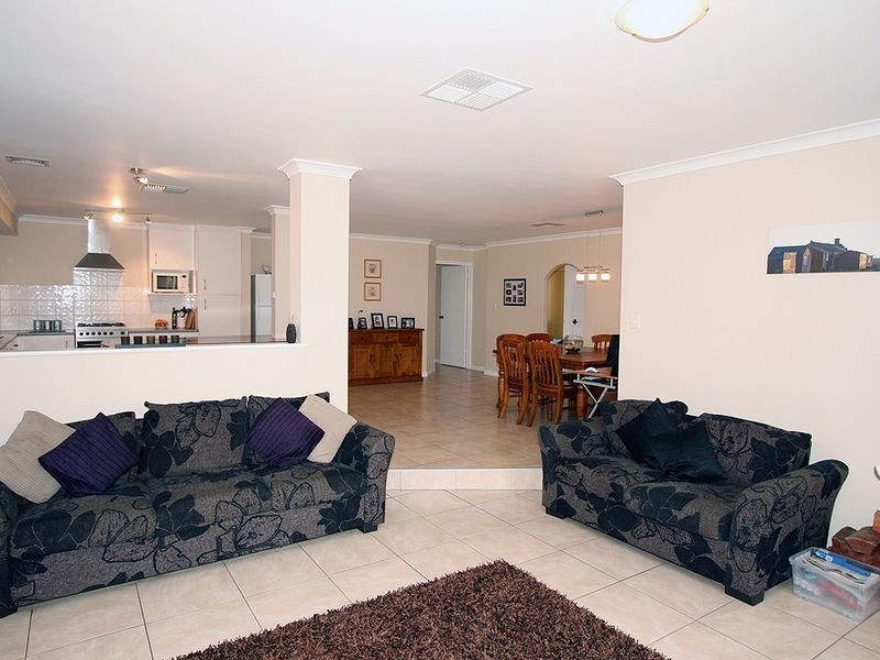 6 Lacebark Court, Halls Head WA 6210