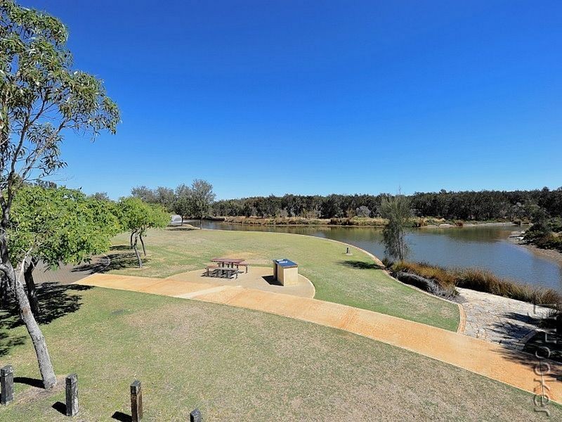 61 Mariners Cove Drive, Dudley Park WA 6210