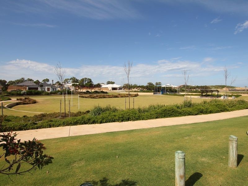 10 Splendens Turn, Halls Head WA 6210