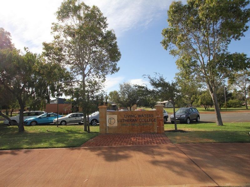 10 Splendens Turn, Halls Head WA 6210