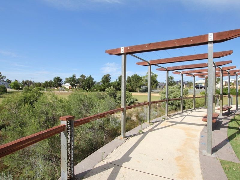 10 Splendens Turn, Halls Head WA 6210