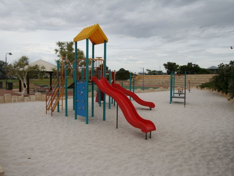 66 Lord Hobart Drive, Madora Bay WA 6210