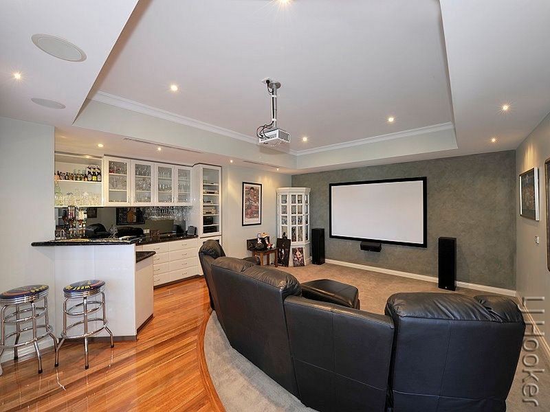 24 Eunamara Retreat, Halls Head WA 6210