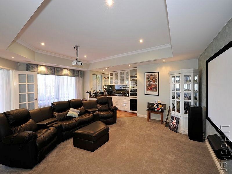 24 Eunamara Retreat, Halls Head WA 6210