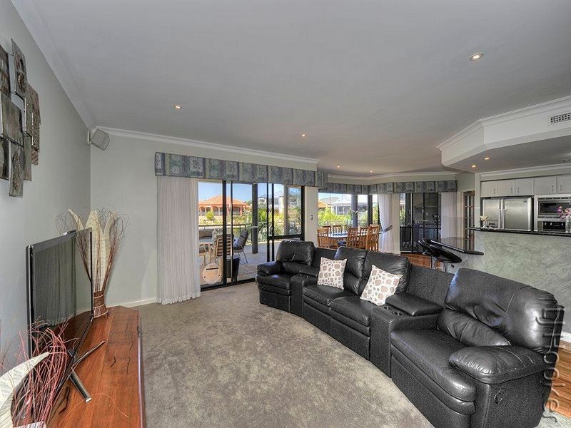 24 Eunamara Retreat, Halls Head WA 6210