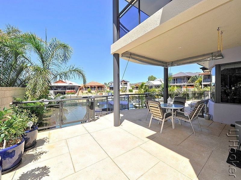 24 Eunamara Retreat, Halls Head WA 6210