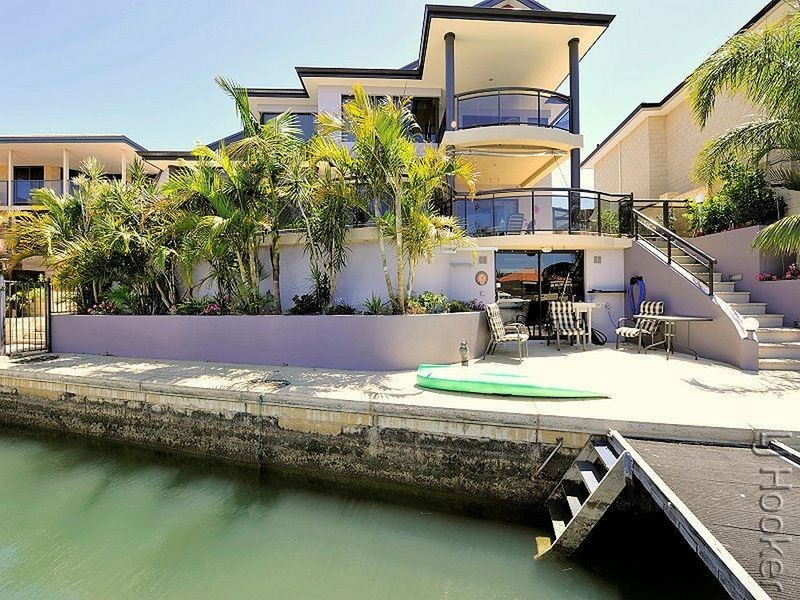 24 Eunamara Retreat, Halls Head WA 6210