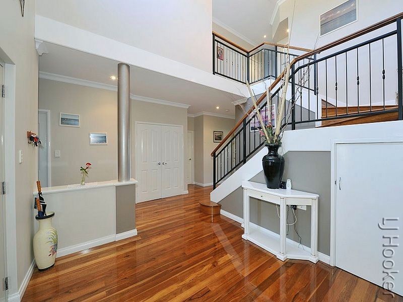 24 Eunamara Retreat, Halls Head WA 6210