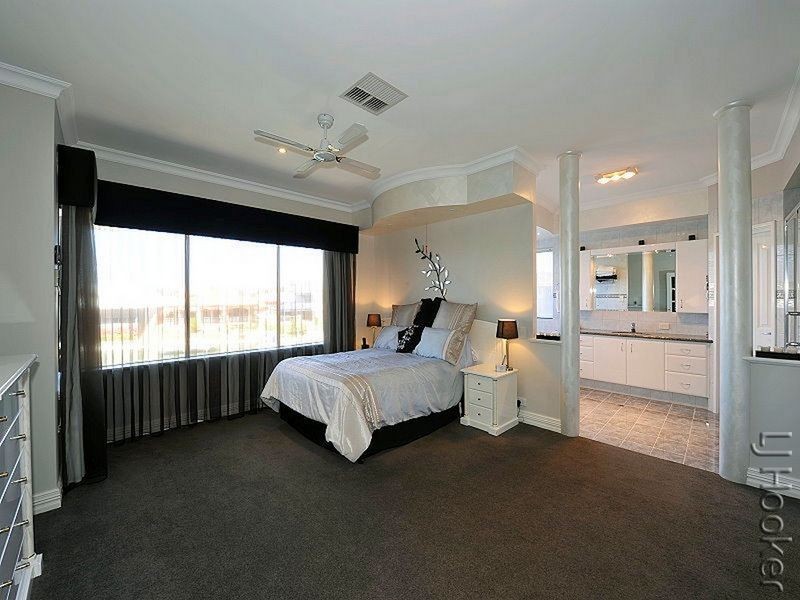 24 Eunamara Retreat, Halls Head WA 6210