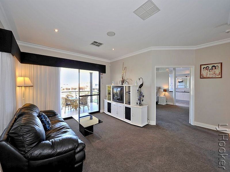 24 Eunamara Retreat, Halls Head WA 6210