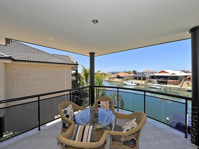 24 Eunamara Retreat, Halls Head WA 6210