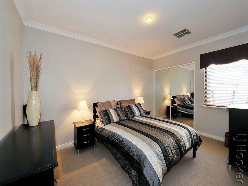 24 Eunamara Retreat, Halls Head WA 6210