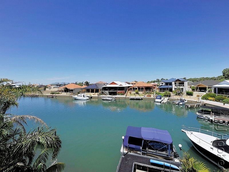 24 Eunamara Retreat, Halls Head WA 6210