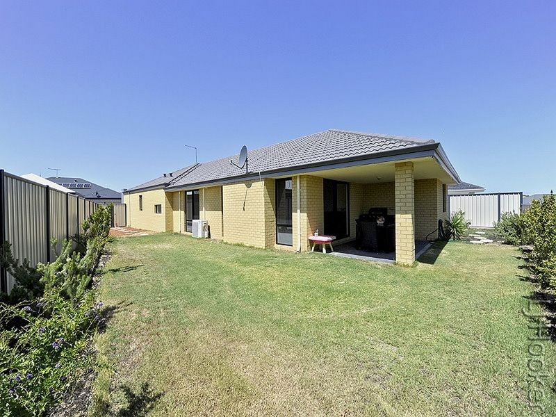 18 Sequin Close, Meadow Springs WA 6210