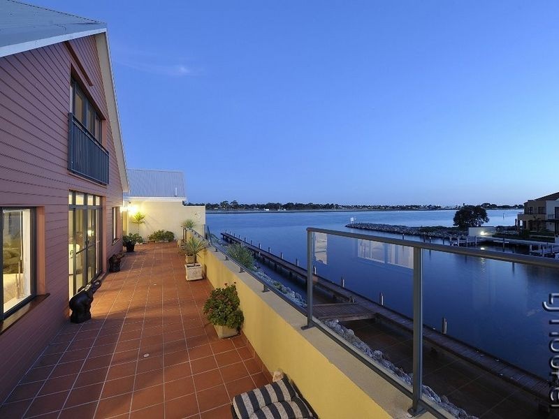 24/19 San Marco Quays, Halls Head WA 6210