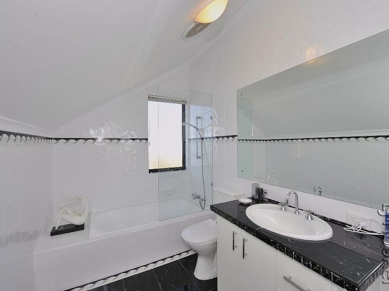 24/19 San Marco Quays, Halls Head WA 6210