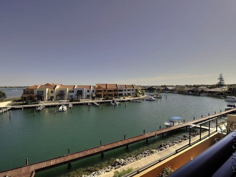 24/19 San Marco Quays, Halls Head WA 6210