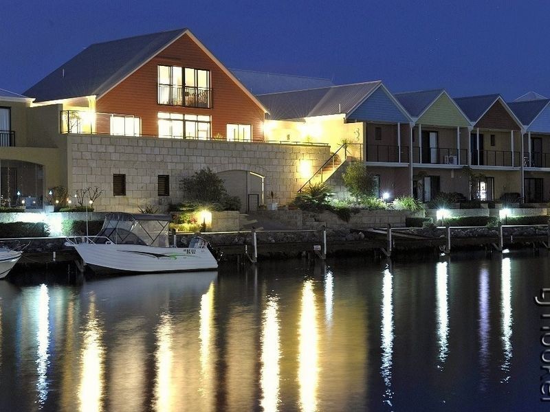 24/19 San Marco Quays, Halls Head WA 6210