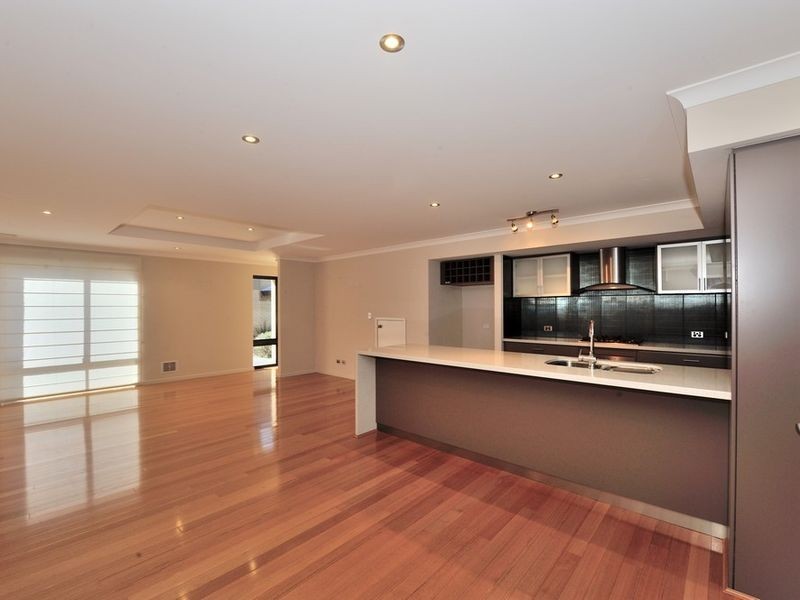 18 Shannon Road, Silver Sands WA 6210
