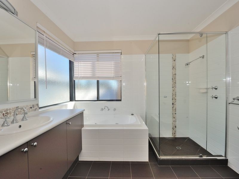 18 Shannon Road, Silver Sands WA 6210