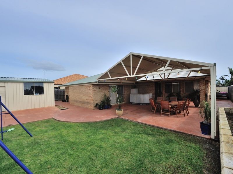 3 Seaforth Drive, Halls Head WA 6210