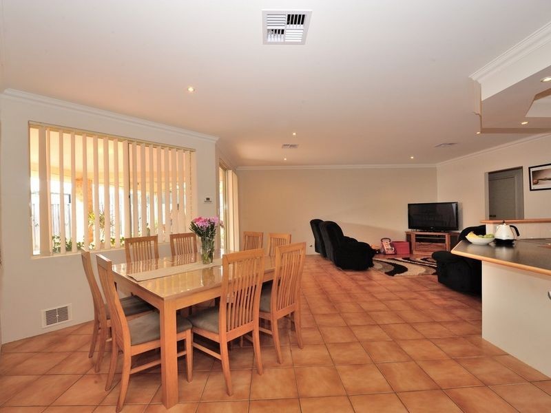 3 Seaforth Drive, Halls Head WA 6210