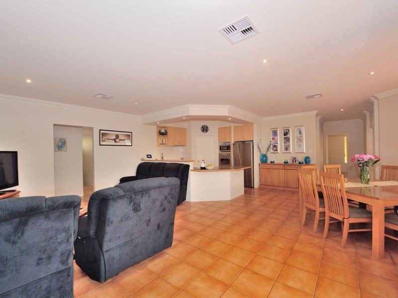 3 Seaforth Drive, Halls Head WA 6210