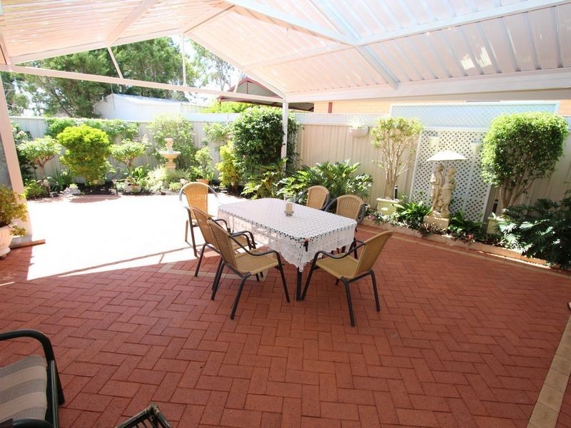 4B Oversby Street, Halls Head WA 6210