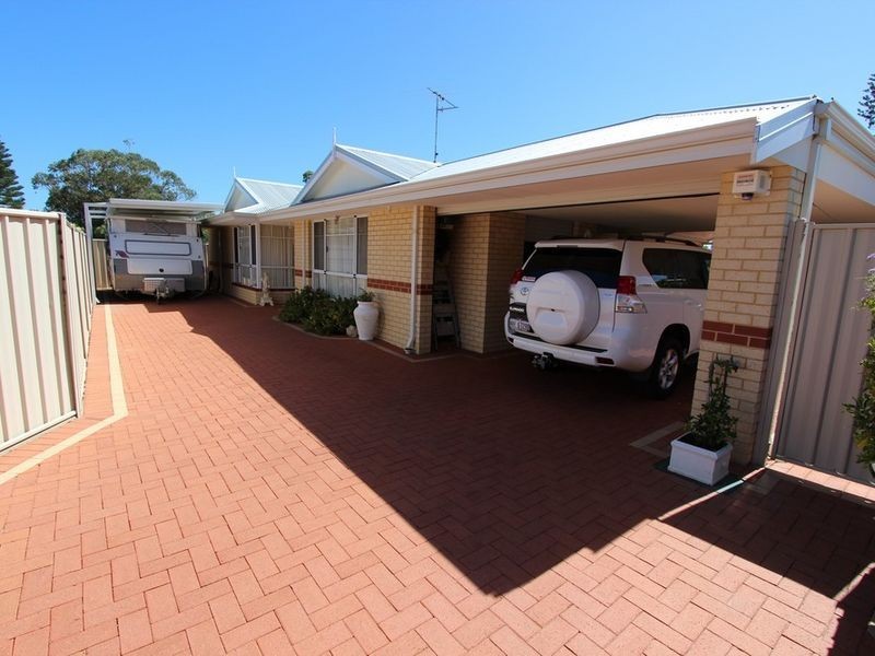 4B Oversby Street, Halls Head WA 6210