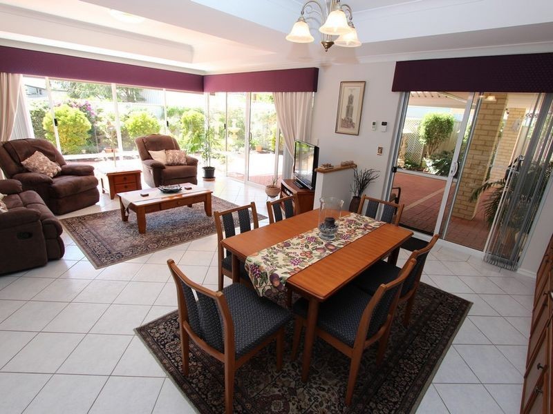 4B Oversby Street, Halls Head WA 6210