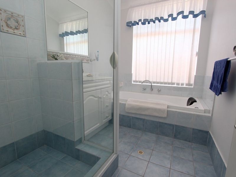 4B Oversby Street, Halls Head WA 6210