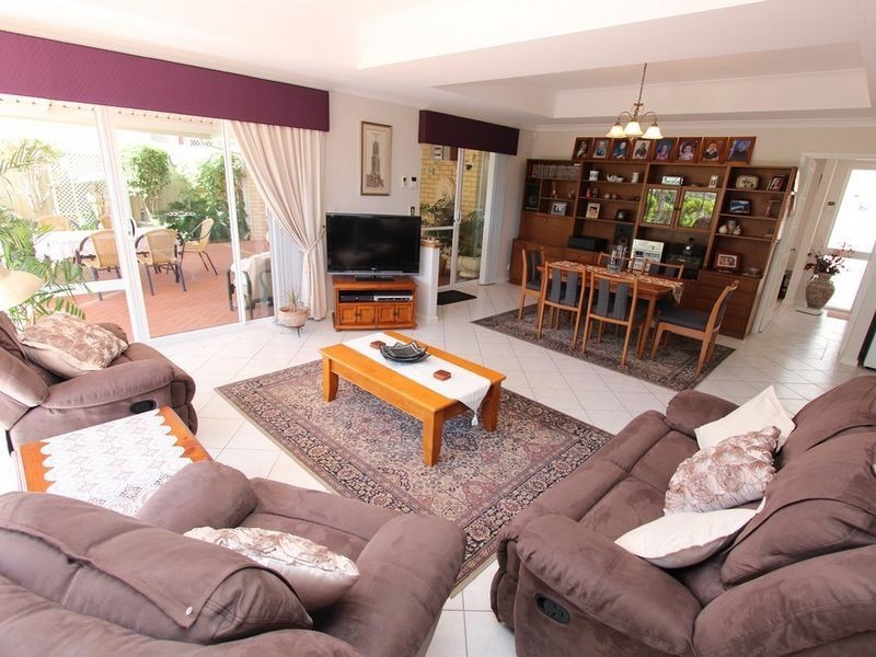 4B Oversby Street, Halls Head WA 6210