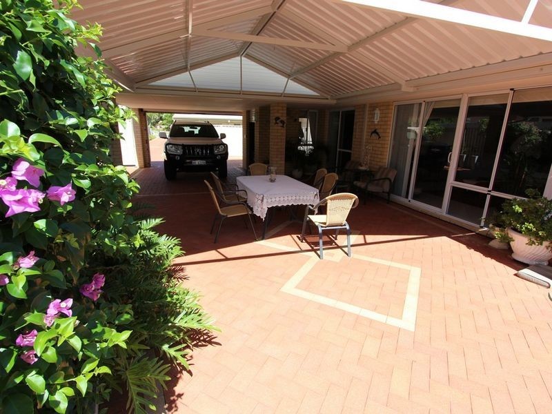 4B Oversby Street, Halls Head WA 6210