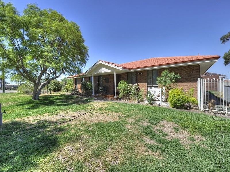 2 Muir Place, Halls Head WA 6210