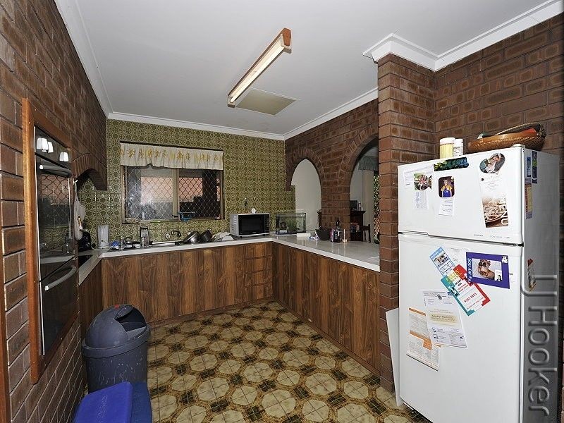 2 Muir Place, Halls Head WA 6210