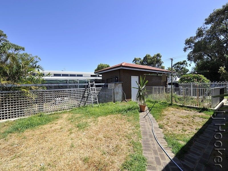 2 Muir Place, Halls Head WA 6210
