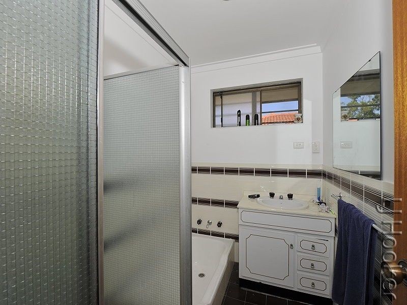 2 Muir Place, Halls Head WA 6210