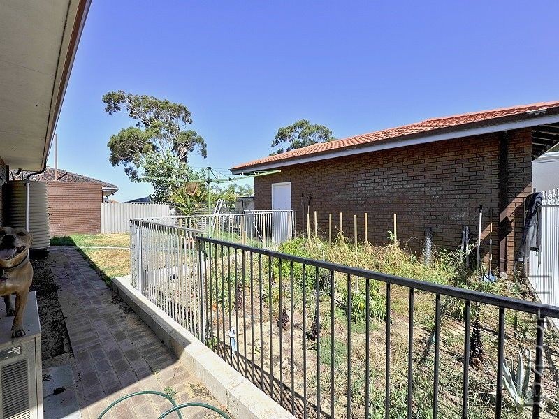 2 Muir Place, Halls Head WA 6210