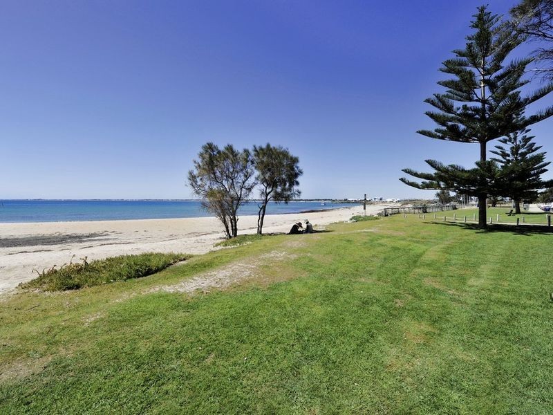 2 Muir Place, Halls Head WA 6210