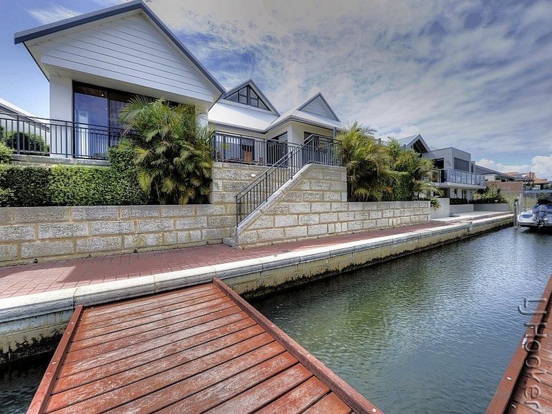 9 Ragamuffin Point, Halls Head WA 6210