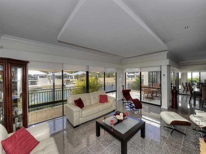 9 Ragamuffin Point, Halls Head WA 6210