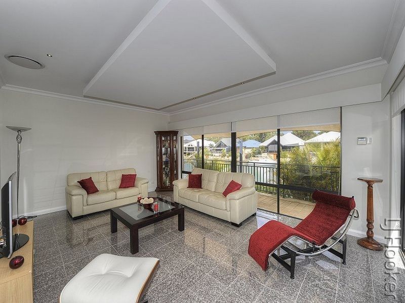 9 Ragamuffin Point, Halls Head WA 6210