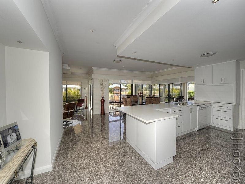 9 Ragamuffin Point, Halls Head WA 6210