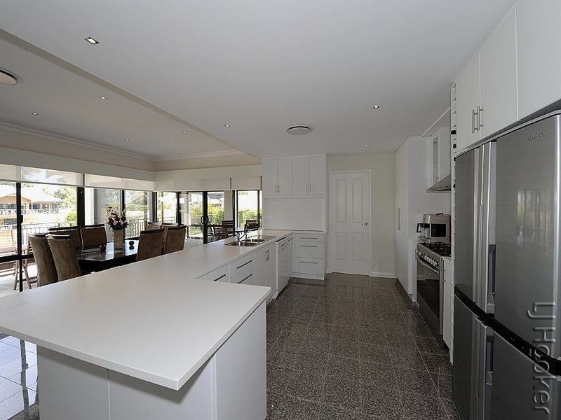 9 Ragamuffin Point, Halls Head WA 6210