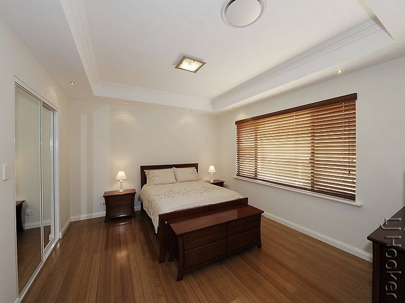 9 Ragamuffin Point, Halls Head WA 6210