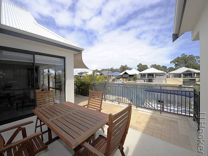 9 Ragamuffin Point, Halls Head WA 6210