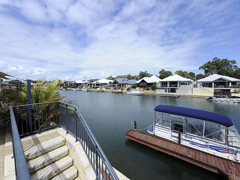 9 Ragamuffin Point, Halls Head WA 6210