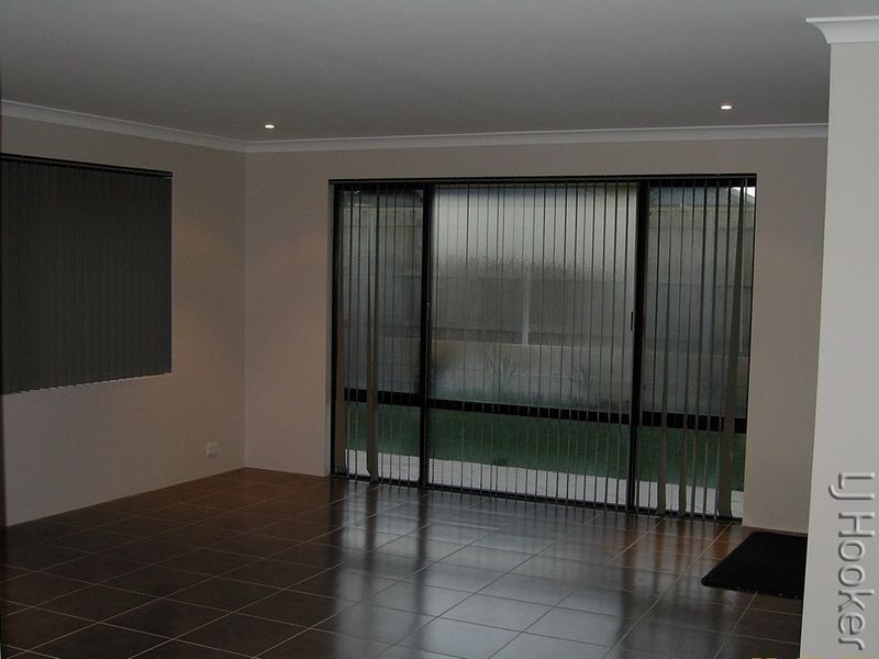 275 Peelwood Parade, Halls Head WA 6210